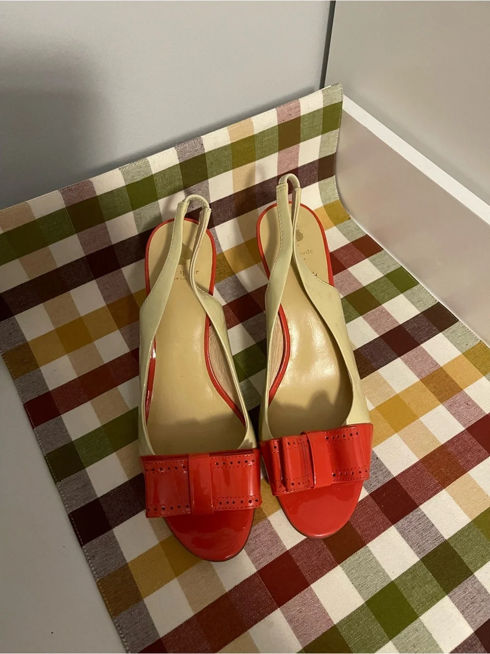 Kate Spade NY Patent Leather Slingback Bow Heels – Coral & Cream – Size 9